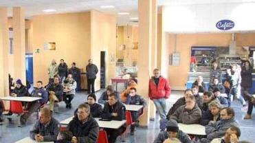 I lavoratori del cantiere navale riuniti ieri in assemblea