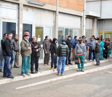 La protesta degli operai della ditta Tre Emme rimasti senza stipendio 