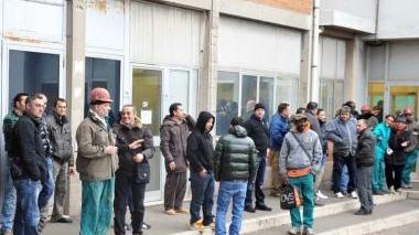 La protesta degli operai della ditta Tre Emme rimasti senza stipendio