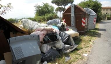 Multati con 300 euro per i rifiuti scaricati a Lucca dai paesi vicini