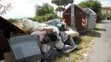 Multati con 300 euro per i rifiuti scaricati a Lucca dai paesi vicini