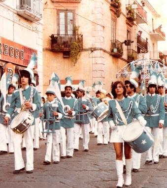 Una sfilata del gruppo folkloristico   