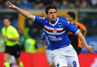 A sinistra Eder in azione Qui sopra Nicola Pozzi con la maglia della Samp 