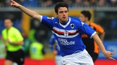 A sinistra Eder in azione Qui sopra Nicola Pozzi con la maglia della Samp
