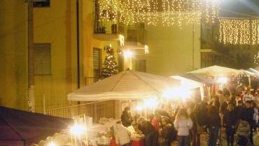 Un mercatino di Natale in centro a Massarosa