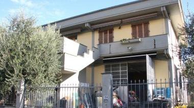Di fianco la sede della Melrose di Oste Sotto la titolare Donatella Matteini