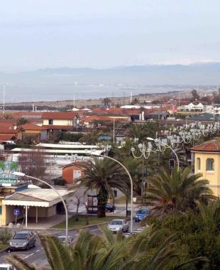 Il lungomare di Marina di Pietrasanta      