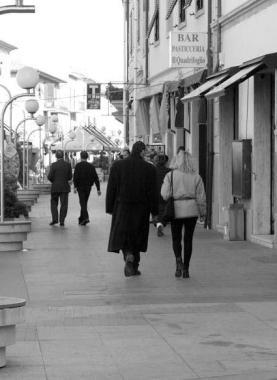 La zona pedonale di San Vincenzo come sempre deserta durante l’inverno