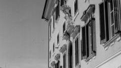 <strong>PALAZZO CIVICO.</strong> Lo scalone di ingresso del Comune