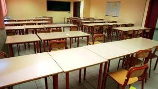 L’aula con 42 banchi della classe pollaio del Checchi di Fucecchio