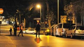 Si spara in pieno centro, caos per un carabiniere suicida