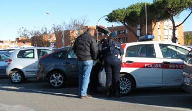 Investita nel parcheggio della Coop