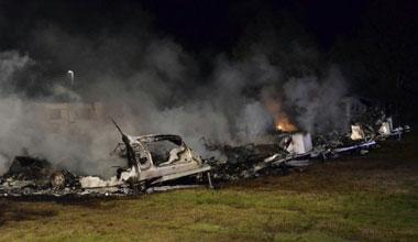 Grosso incendio in un rimessaggio