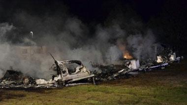 Grosso incendio in un rimessaggio