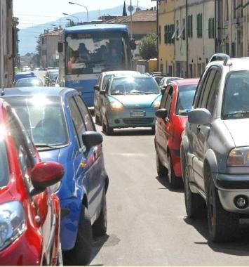 Via Dalmazia intasata di traffico  