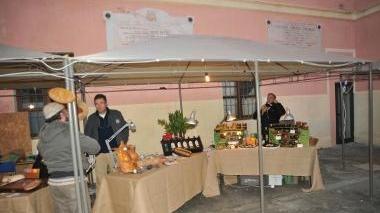 Produttori dell’associazione Tre Api nel palazzo della Biscotteria