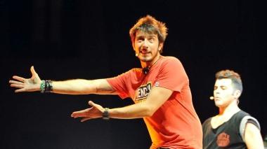 Paolino, il Fiorello labronico trasforma la tv in un varietà a teatro