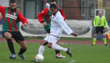 Il nuovo attacante granata Diego Cubillos (in maglia bianca) 