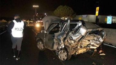 Un’immagine dello spaventoso incidente che nei giorni scorsi è costato la vita ad un ragazzo di 19 anni; più a sinistra Federico Ciampalini