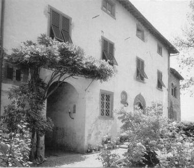 Casa Pascoli e lassessore Scaletti (al centro) 