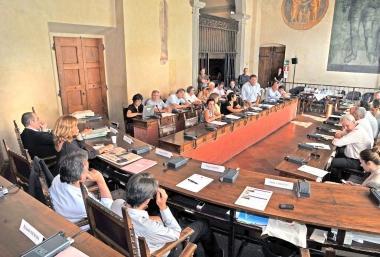 Una seduta del consiglio comunale 