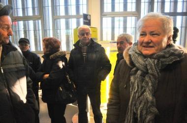 La protesta di ieri mattina degli abitanti della frazione di Val di Cava 