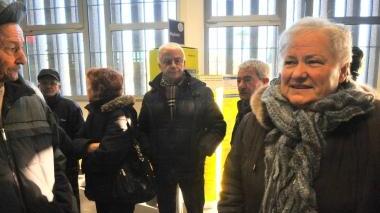 La protesta di ieri mattina degli abitanti della frazione di Val di Cava