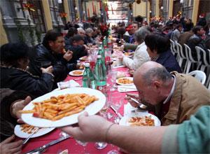 Tanti lucchesi ai pranzi per i poveri