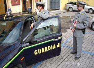 Tentano la fuga, arrestati dai finanzieri con 3 Kg di marijuana