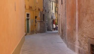 Rimesse a nuovo undici strade e piazze del centro storico di Tramontana