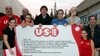 Sopra il poster con le regole Sotto la festa del Minibasket