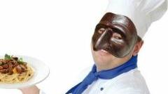 <b>ALIMENTI </b>a chilometri zero Così consiglia lo chef del ristorante il Querciolo fotografato qui sopra in versione Pulcinella