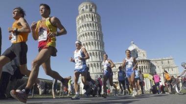 <b>SOTTO LA TORRE</b> Una fase della maratona 