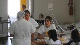 Alunni a una mensa scolastica di Capannori