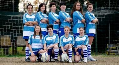 Il gruppo delle ragazze dellEmpoli Rugby che inizier&agrave; lattivit&agrave; agonistica il prossimo gennaio con le partite della Coppa Italia 