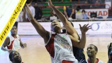 La grinta di capitan Toppo sotto canestro contro Scafati