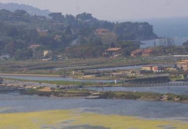 Il sindaco Paffetti e uno scorcio della laguna