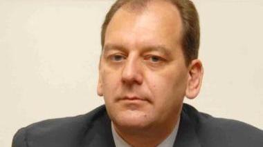 Il consigliere del Pdl Patrizio La Pietra e, accanto, uno scorcio della discarica di Fosso del Cassero