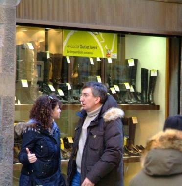 Shopping in citt&agrave; durante la settimana con gli sconti 