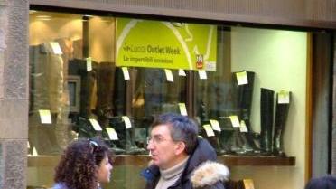 Shopping in città durante la settimana con gli sconti