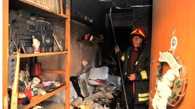 Incendio in un condominio10 intossicati all'ospedale