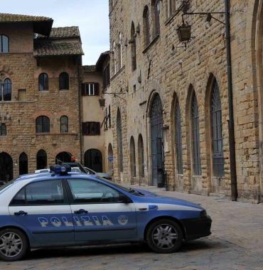 Una volante della polizia 