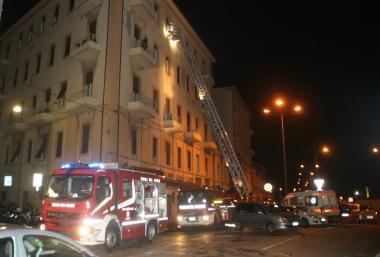 <b>VIGILIA DI FUOCO.</b> I pompieri in piazza Mazzini 