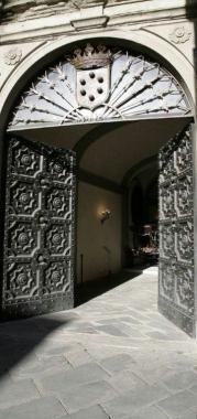Lingresso di Palazzo Mansi 