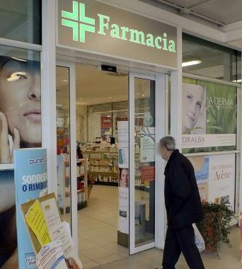 La farmacia dentro Carrefour 