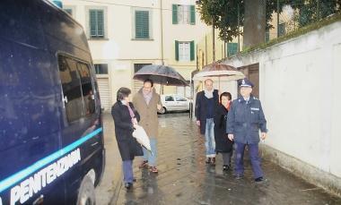 Da sinistra: i parlamentari del Pd Mariani, Marcucci e Granaiola davanti a San Giorgio