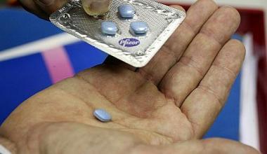 La pillola blu è sempre più verde: boom di vendite tra i giovani