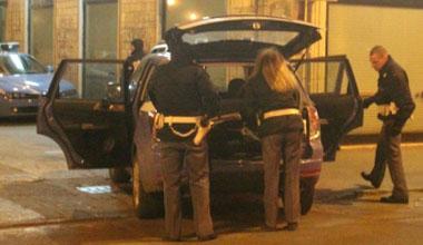 Blitz antidroga, due arrestiOperata l'agente ferita