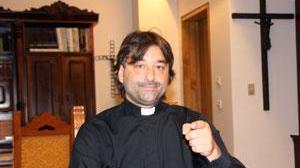 Decidono di abortire, la parrocchia di padre Nike "adotta" il nascituro