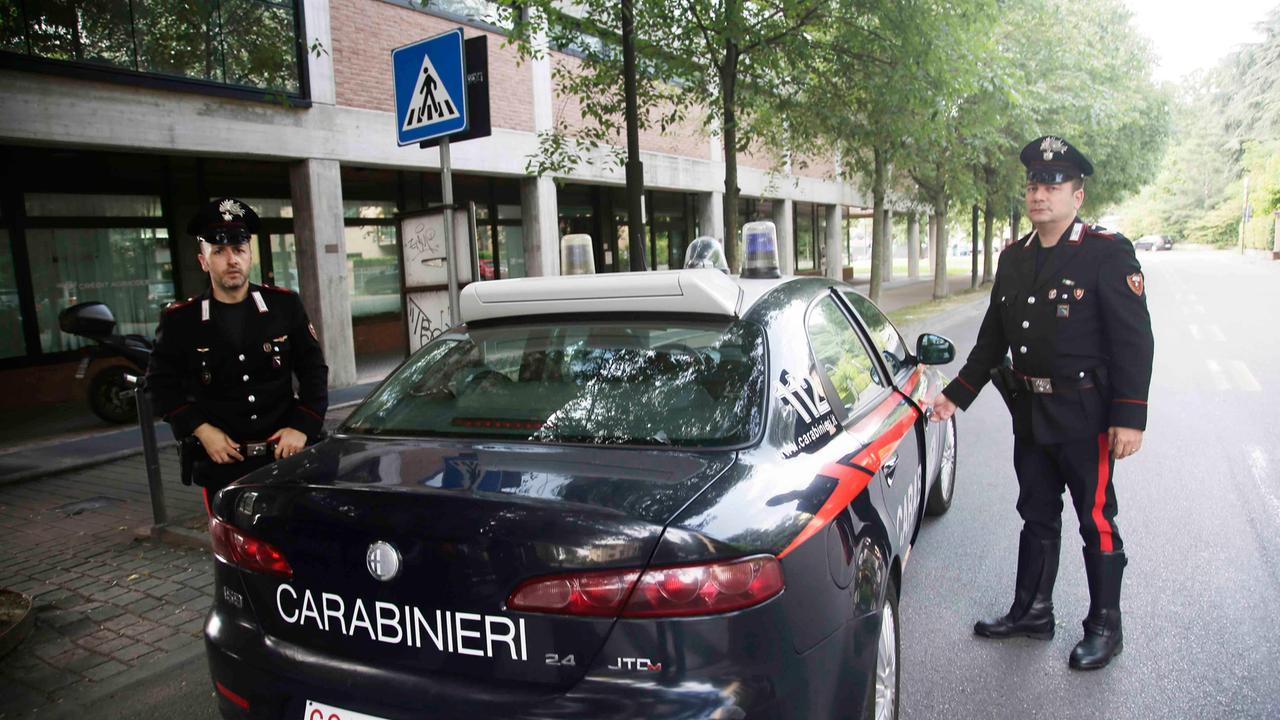 "Vieni a fare sesso con me" ma gli ruba l'orologio da 5mila euro: denunciata una 22enne
